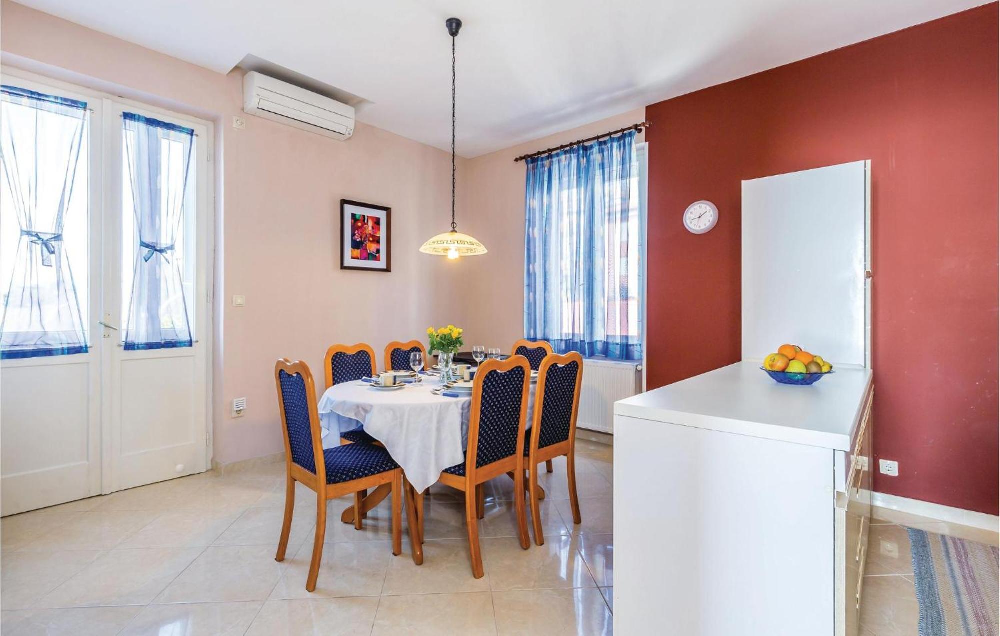 Gorgeous Apartment In Rijeka With Kitchen Екстер'єр фото